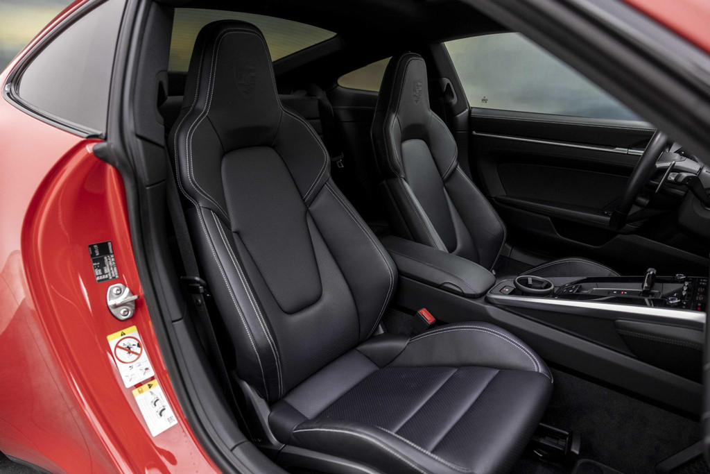 57073550-2.jpg